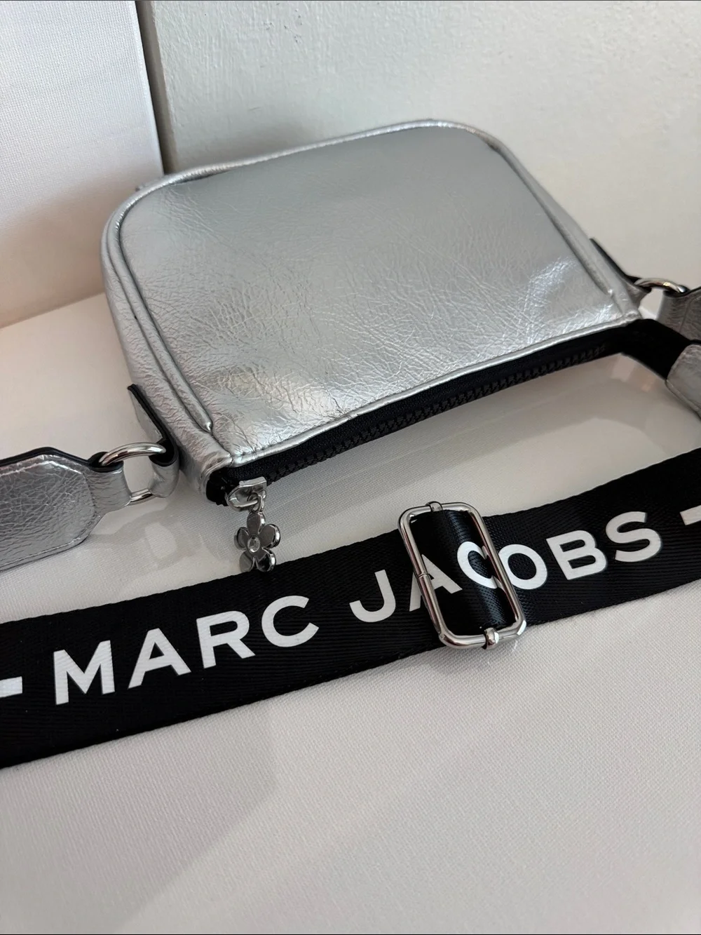Marc Jacobs Logo Crossbody Bag - Picture 4 of 9